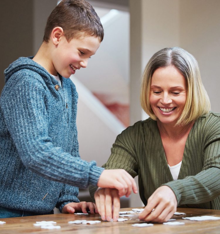 care centro autismo sardegna cagliari dottor doneddu 4 You have to match the pieces up. Shot of a mother completing a puzzle with her son