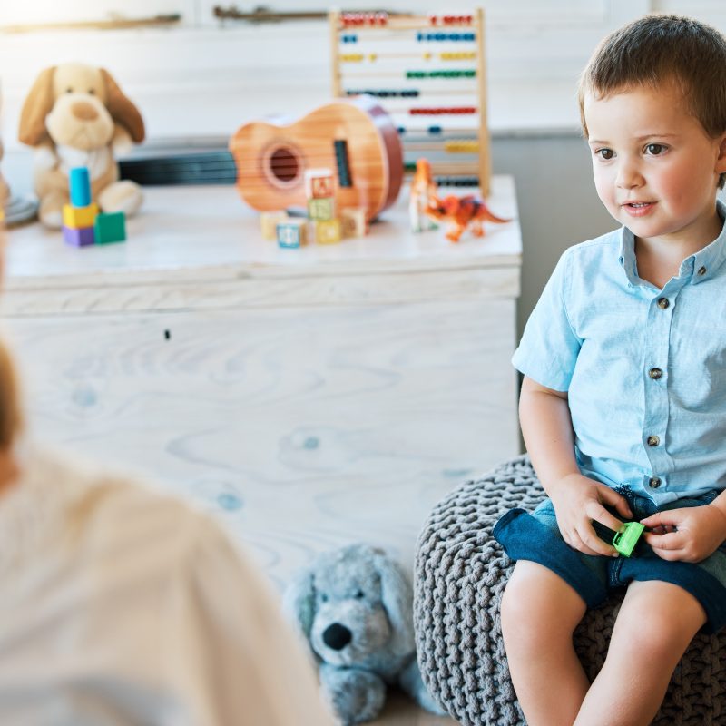 care centro autismo sardegna cagliari dottor doneddu 5 An adorable little boy sitting on a chair while talking to a caucasian therapist. Cute little boy t.